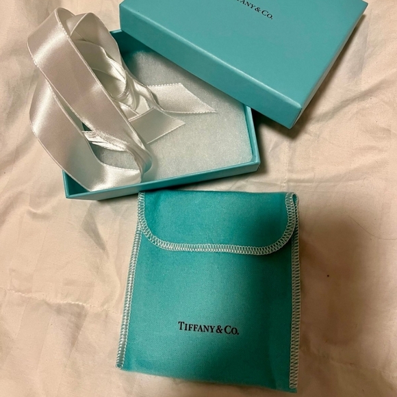 Tiffany & Co. Paloma Picasso 925 Sterling Silver Loving Heart Necklace 16" - Picture 4 of 4